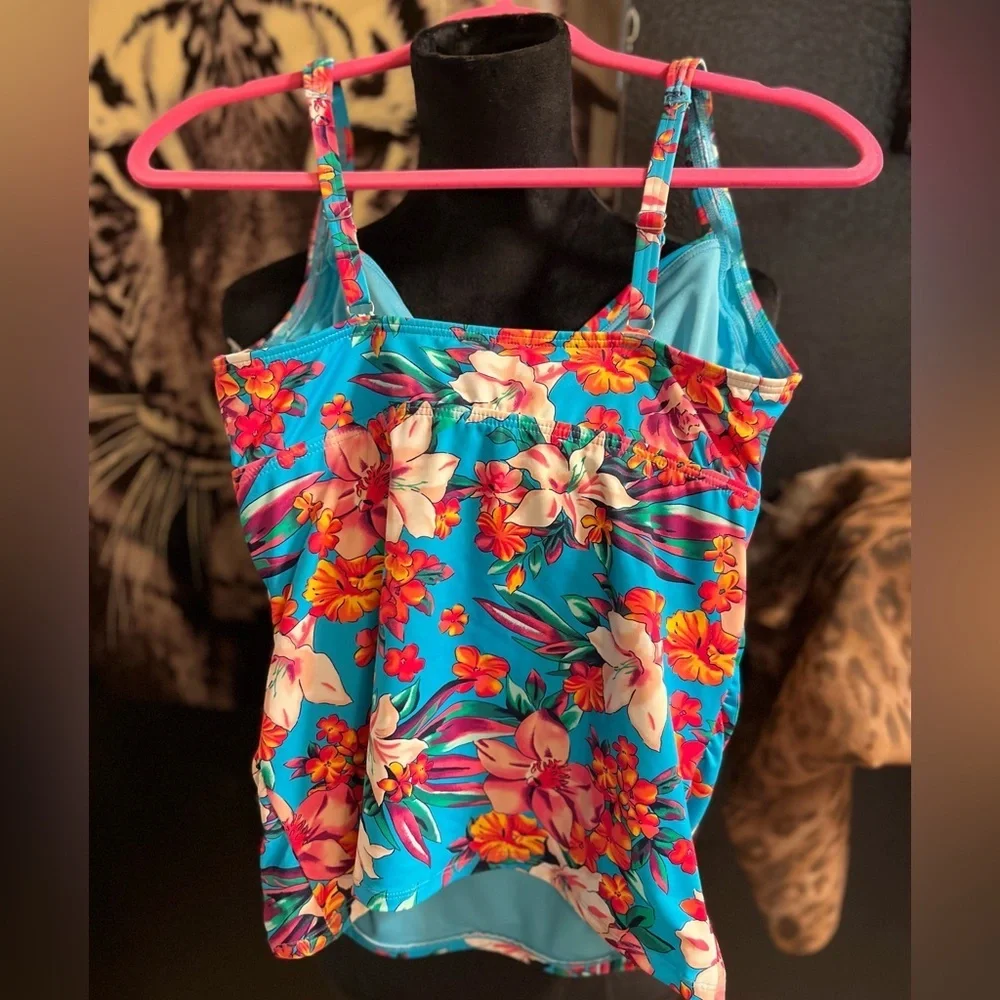🌺🩵NWT-LANDS’ END gorgeous Women's Flutter Scoop Neck Tankini Top.🌺🩵 SZ 4